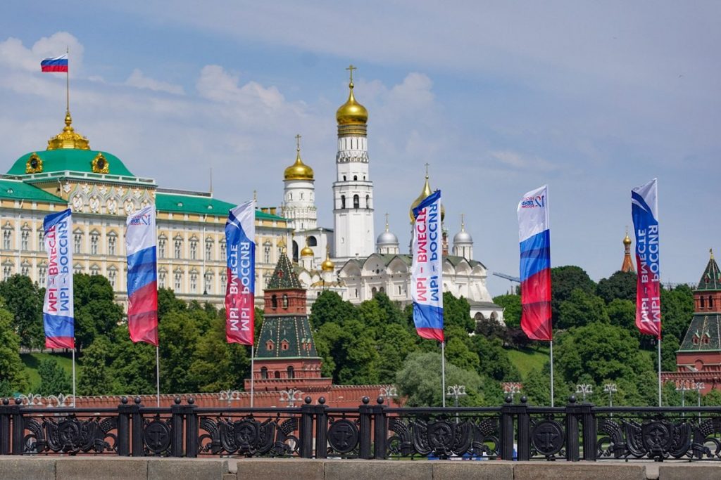 Тележурналист Евгений Попов поддержал решение президента участвовать в выборах